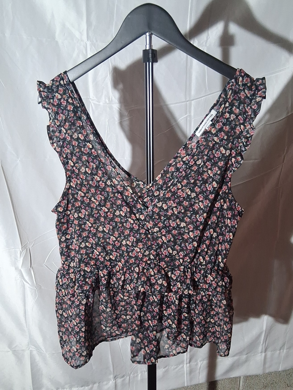 American Eagle Outfitters Black Floral V-Neck Peplum Camisole